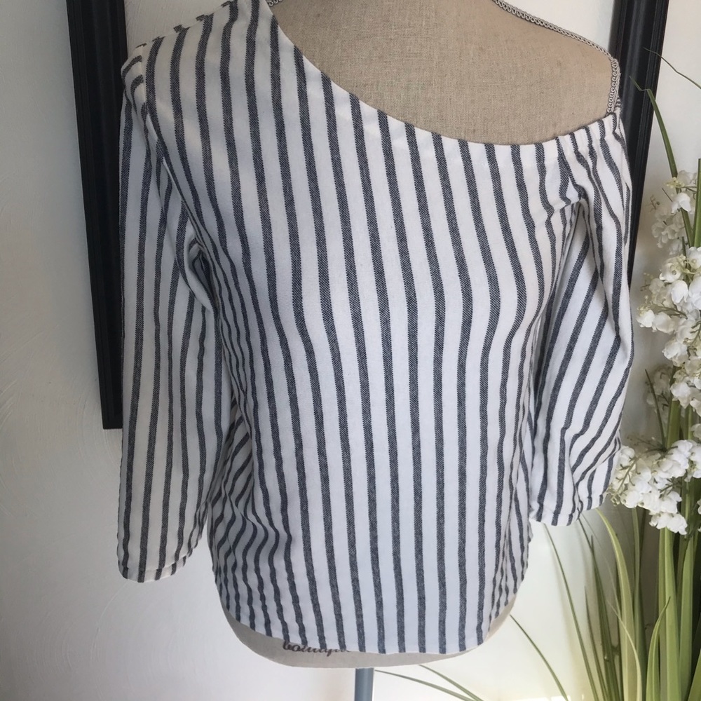 Banana Republic 3/4 Sleeve off-shoulder